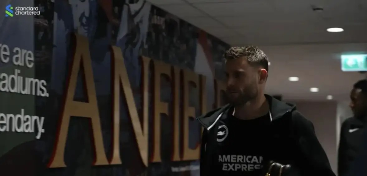 致敬联赛最后一尊大恐龙,他的球员生涯是半部英超历史